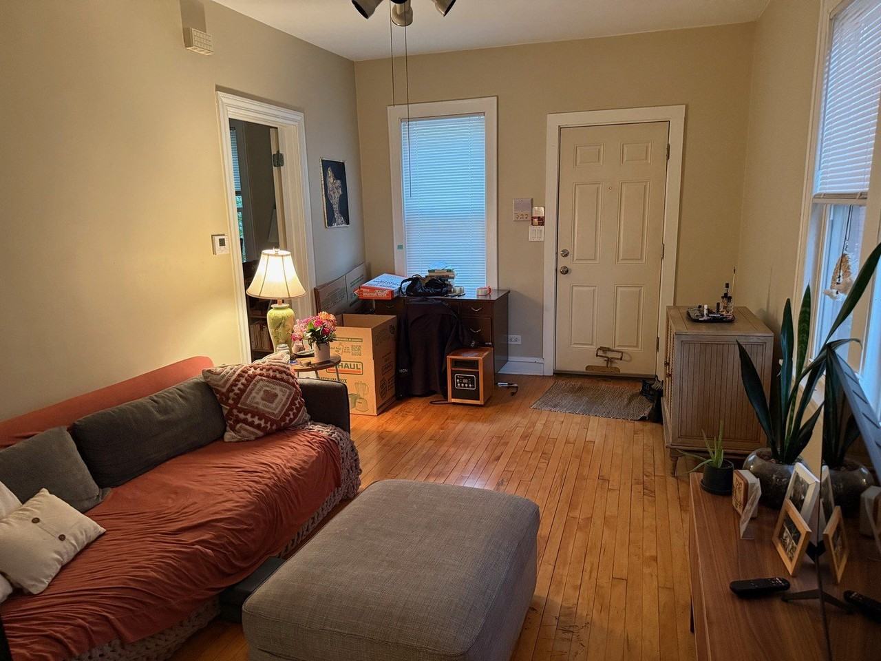 2418 N Western Ave #1R - Photo 3 of 10