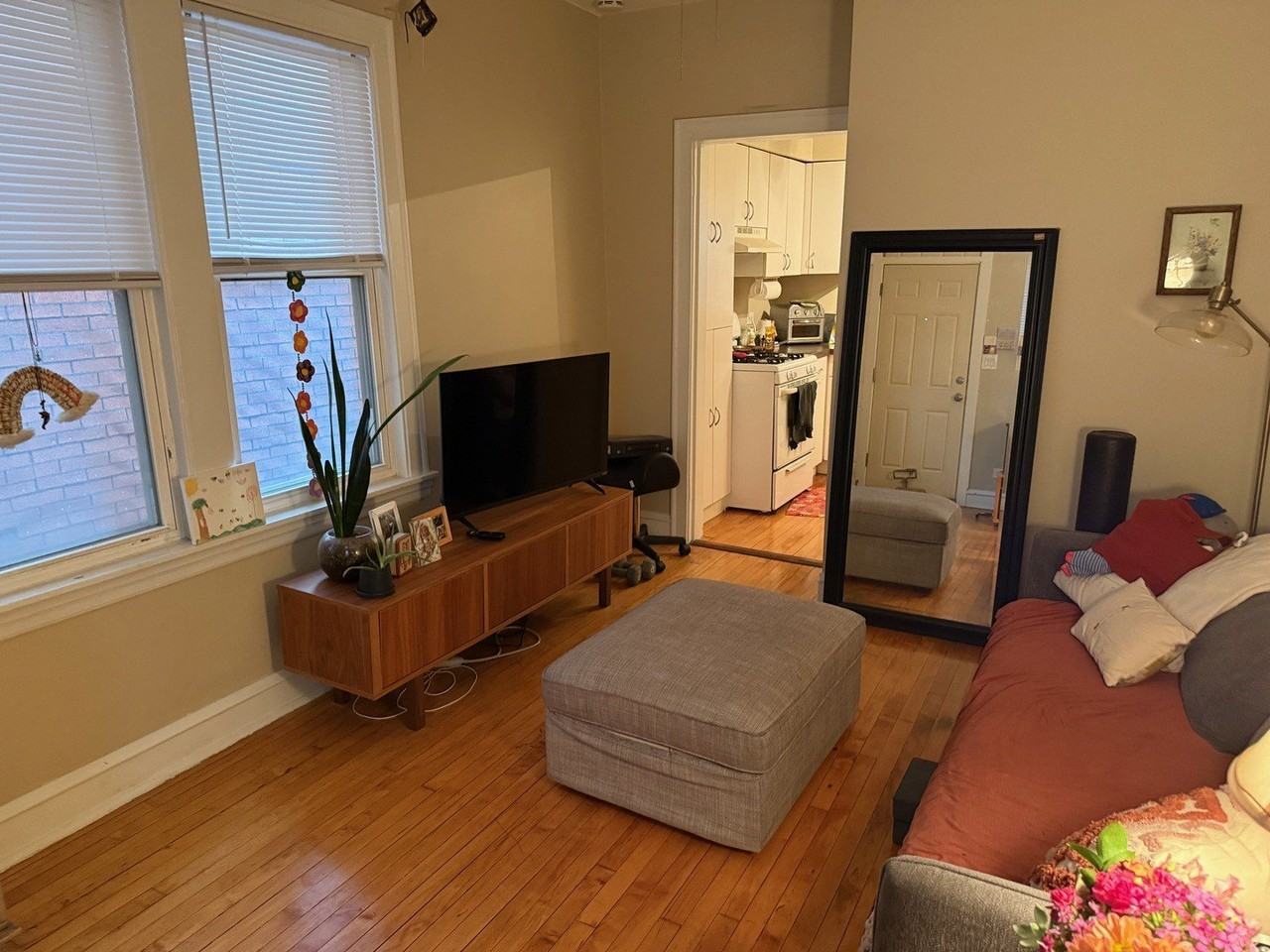 2418 N Western Ave #1R - Photo 4 of 10