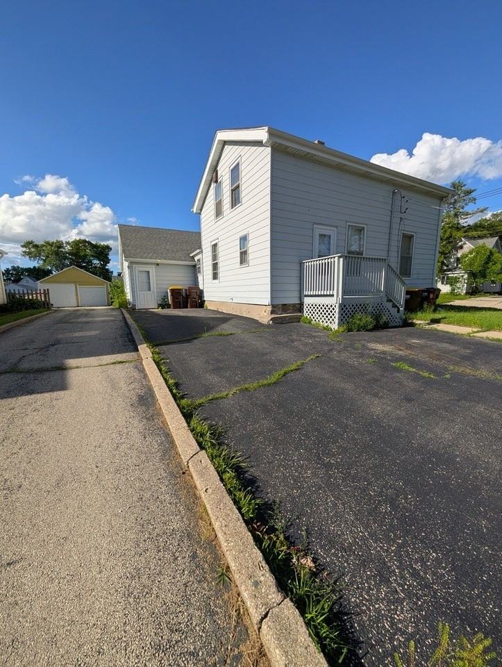 726 S Jefferson St #A - Photo 2 of 18
