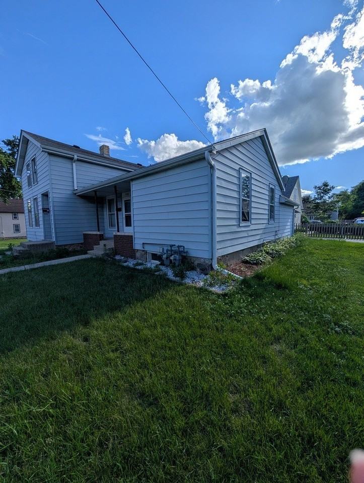 726 S Jefferson St #A - Photo 3 of 18