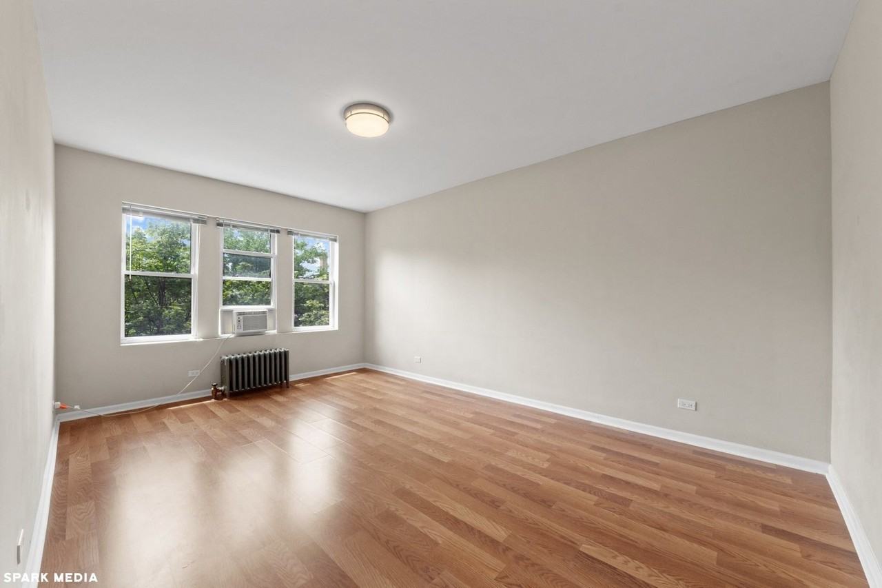 3606 W Dickens Ave #2W - Photo 3 of 12