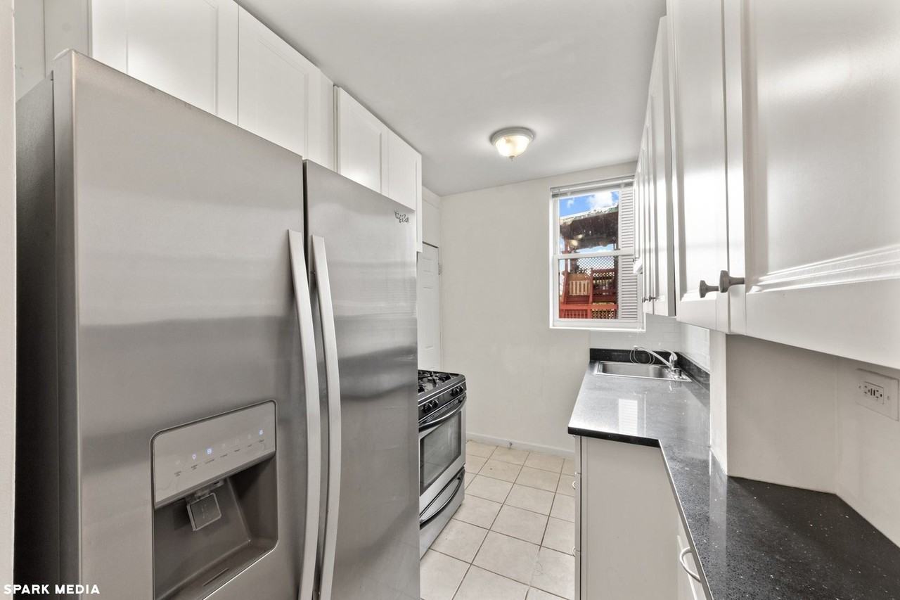 3606 W Dickens Ave #2W - Photo 5 of 12