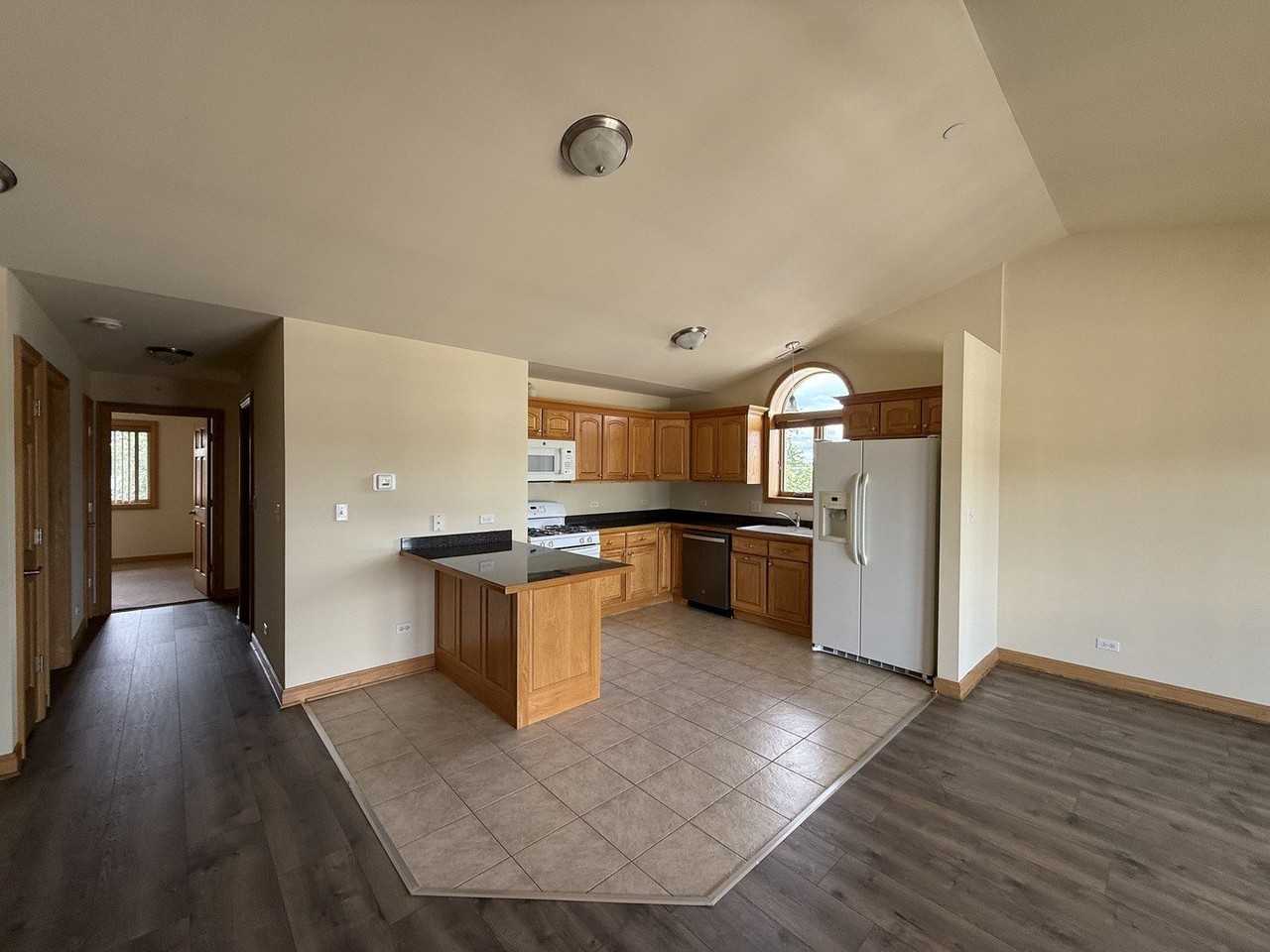 5901 W 87th St #3W - Photo 6 of 9