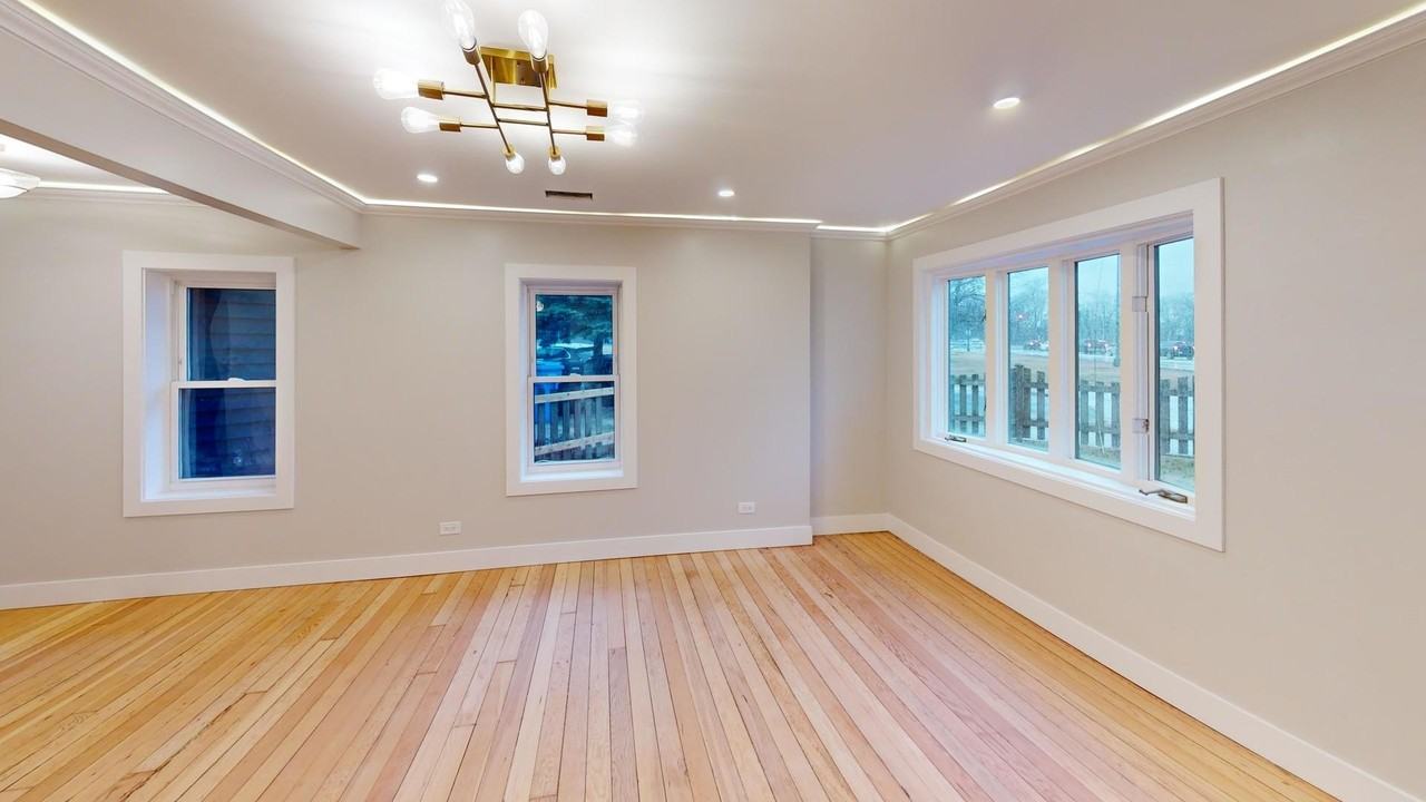 8325 W Forest Preserve Ave - Photo 4 of 35