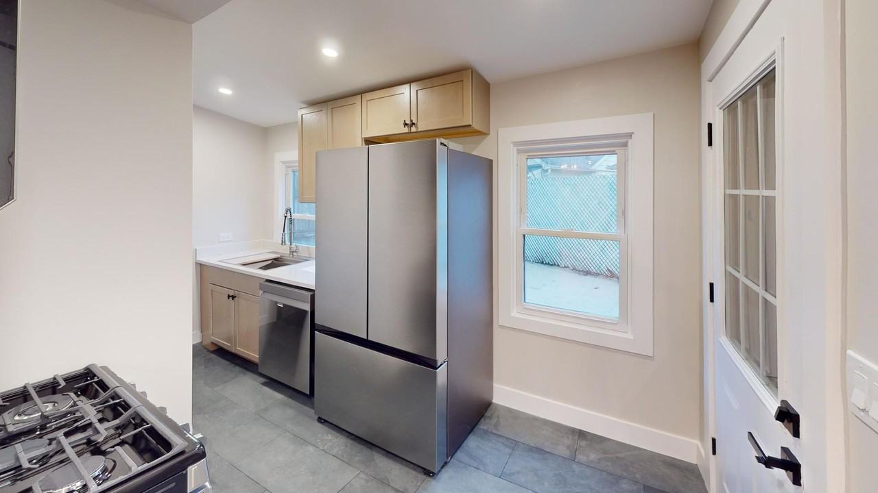 8325 W Forest Preserve Ave - Photo 5 of 35