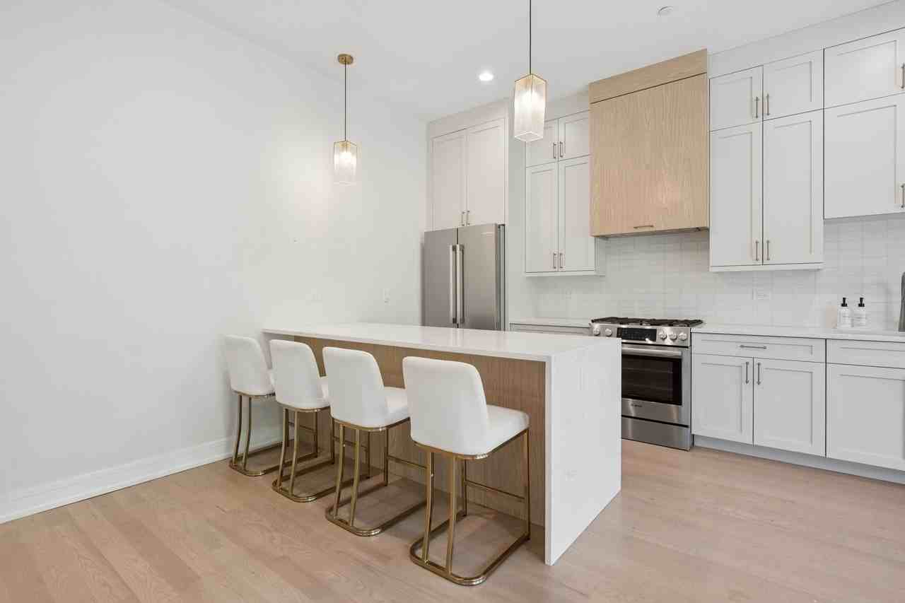 4939 N Damen Ave #201 - Photo 7 of 19