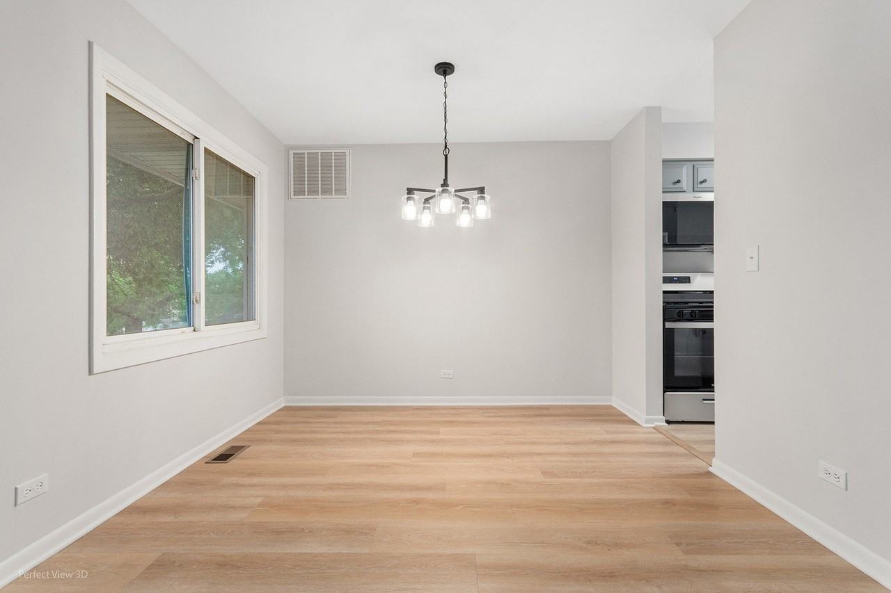 3008 Roberts Dr #7 - Photo 5 of 17
