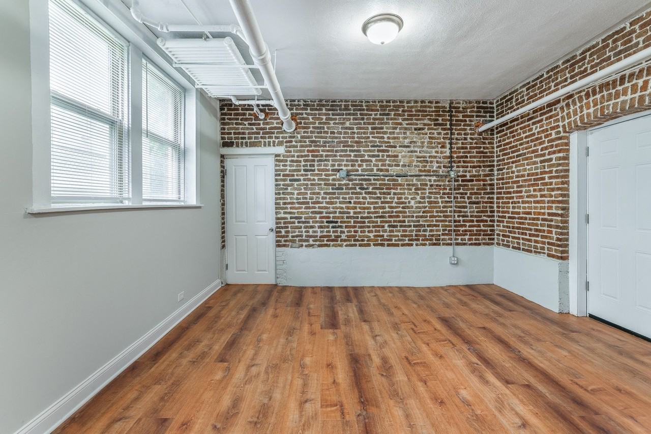 1525 W Estes Ave #G2 - Photo 2 of 5