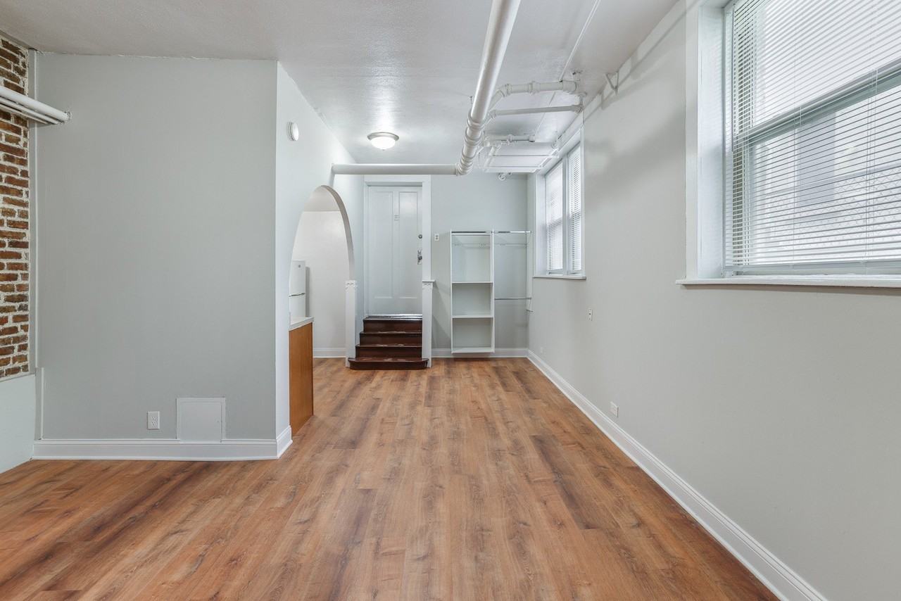 1525 W Estes Ave #G2 - Photo 3 of 5