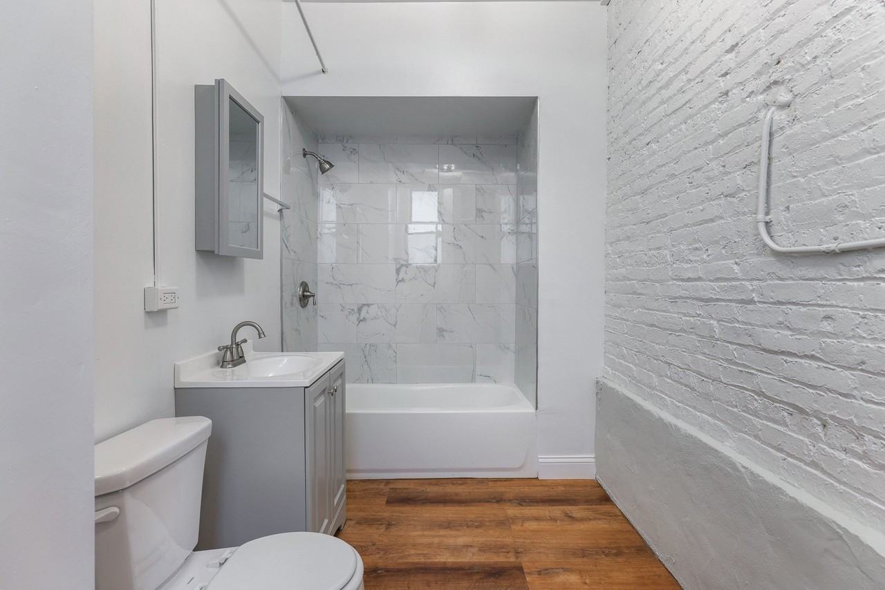 1525 W Estes Ave #G2 - Photo 5 of 5