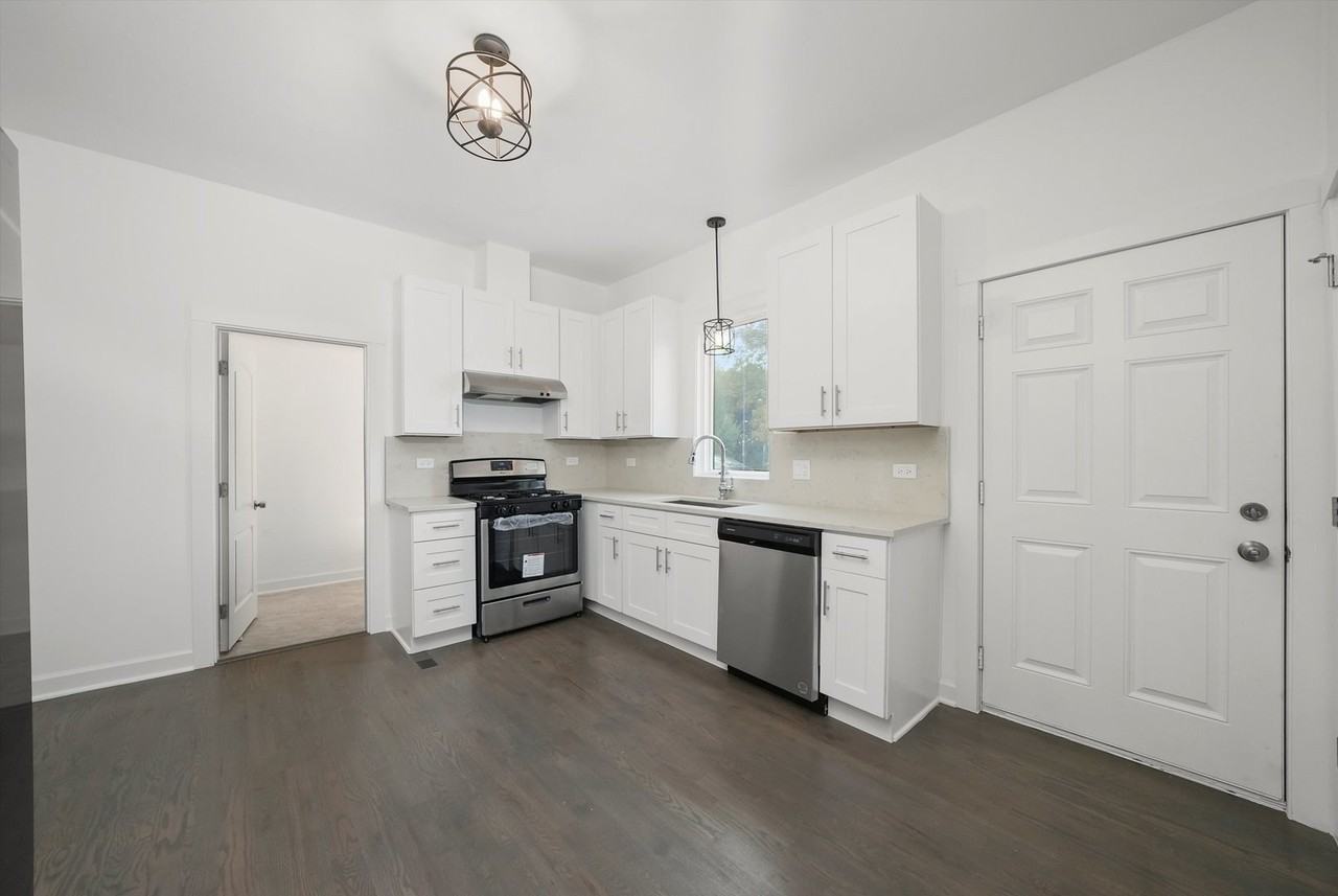 9771 W 143rd St - Photo 5 of 37