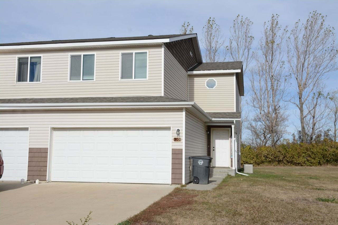 300 5th Ave W - Photo 2 of 13