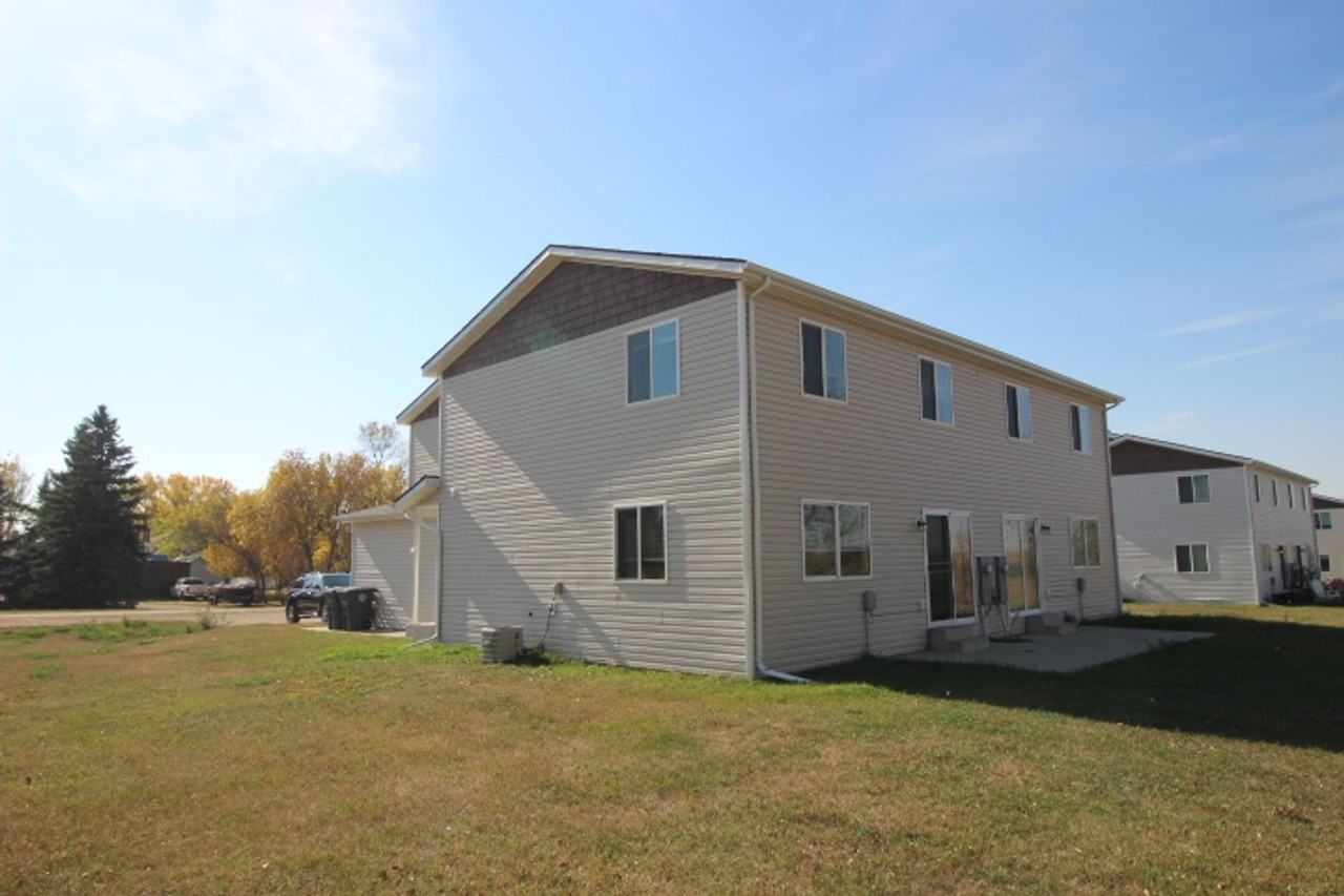 300 5th Ave W - Photo 3 of 13