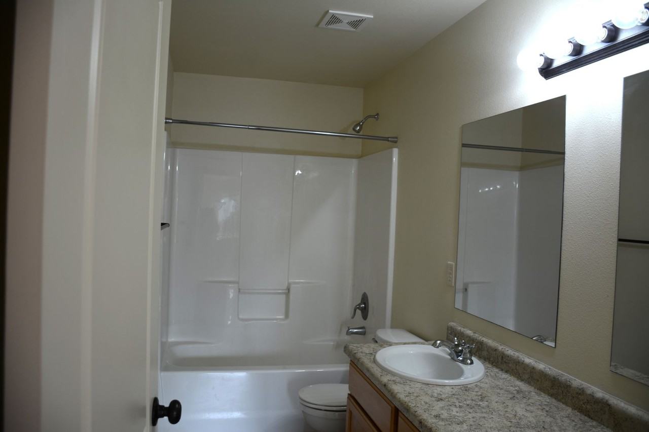 300 5th Ave W - Photo 6 of 13