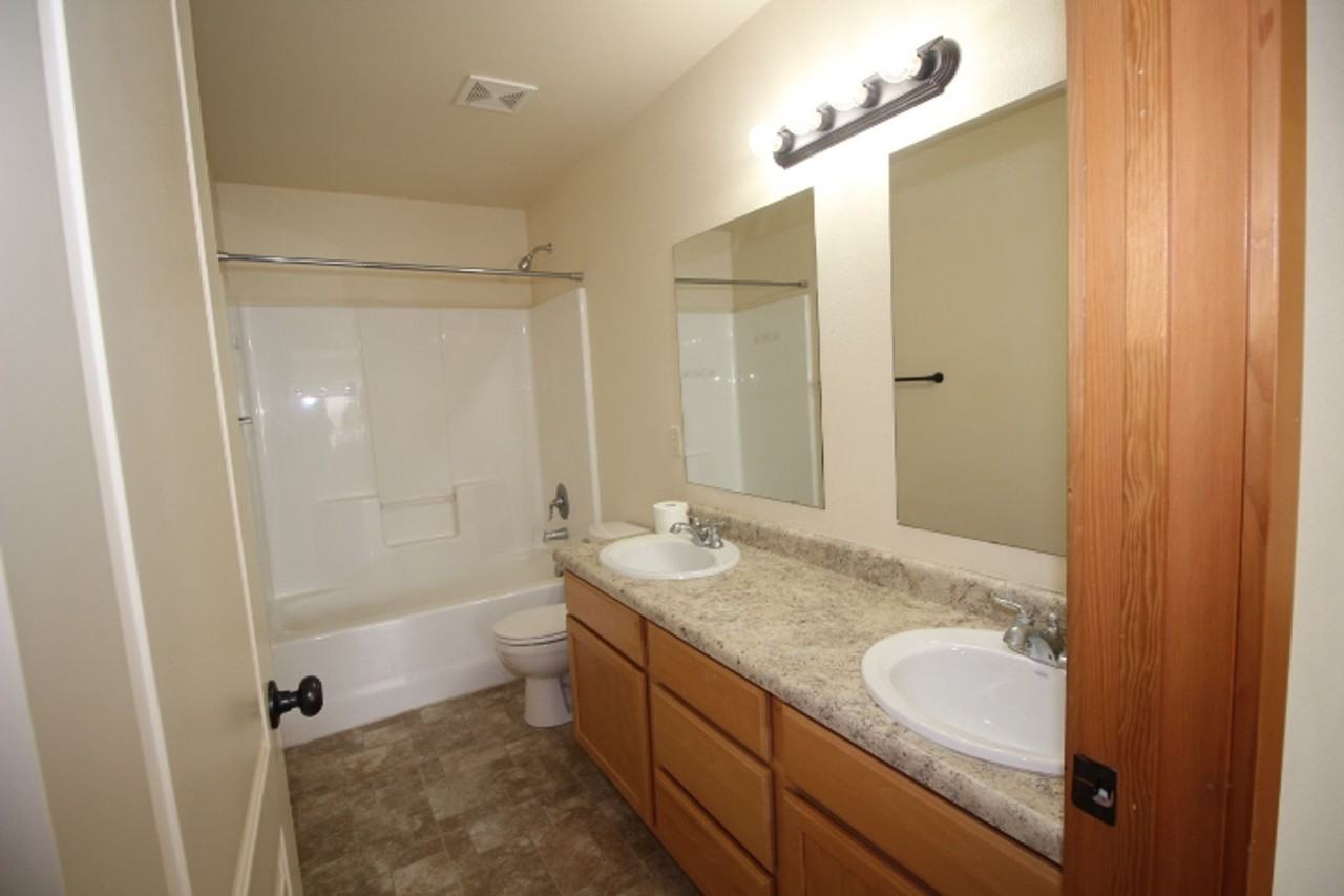 300 5th Ave W - Photo 7 of 13