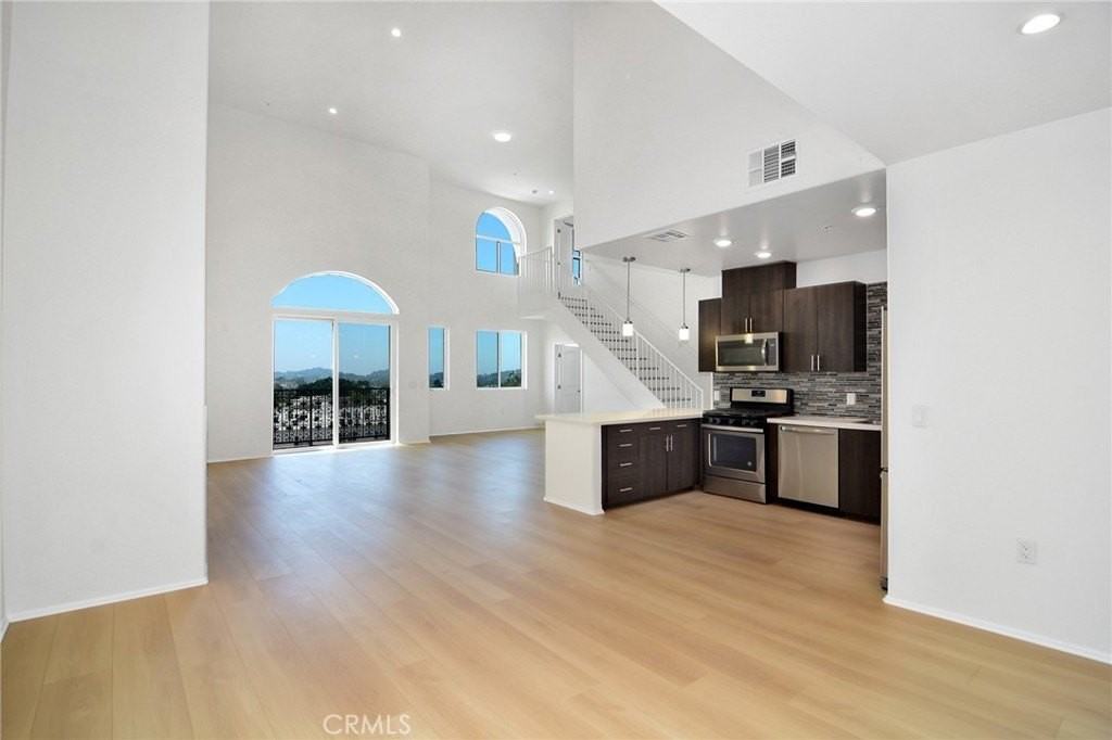 124 W Colorado St #502 - Photo 3 of 34