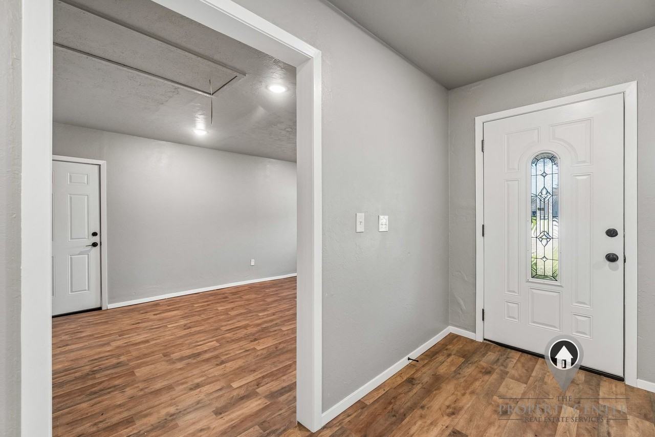 324 Nw 89th St - Photo 4 of 30