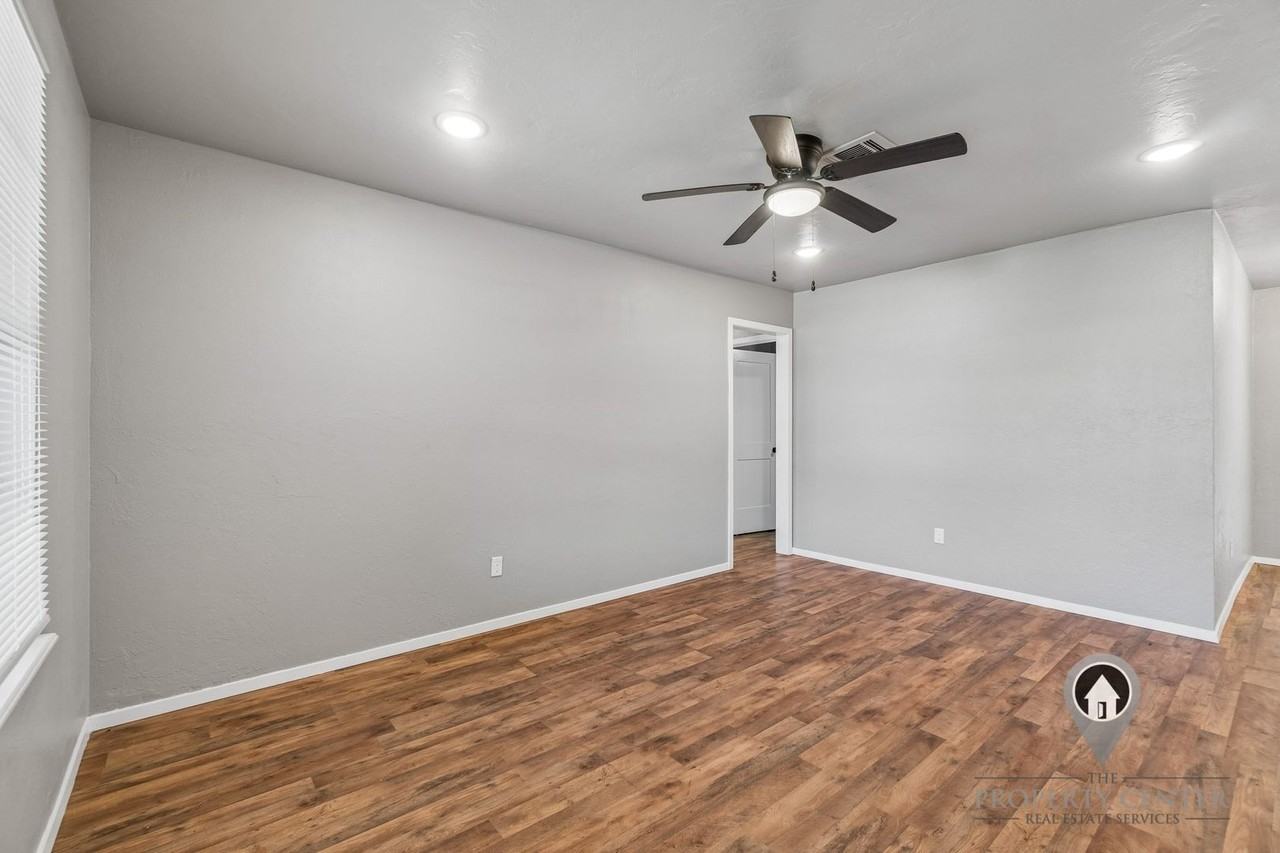 324 Nw 89th St - Photo 5 of 30