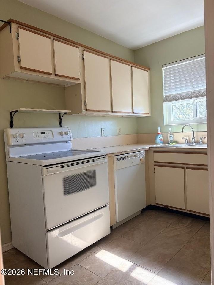 2842 Sydney St #4 - Photo 7 of 12