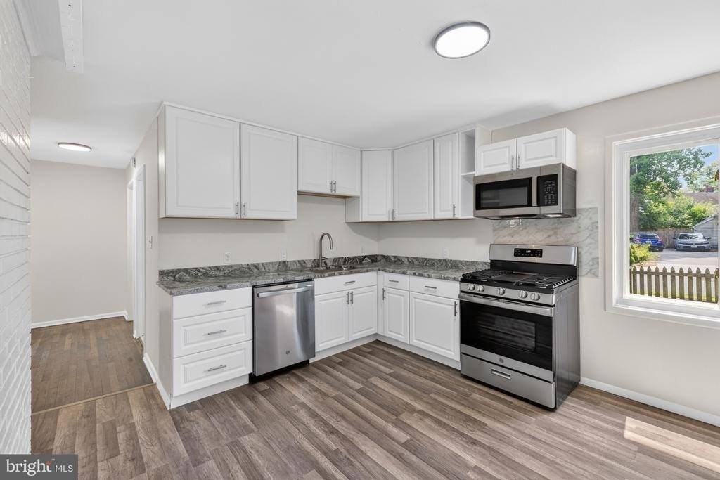303 Nimitz Ave - Photo 4 of 29