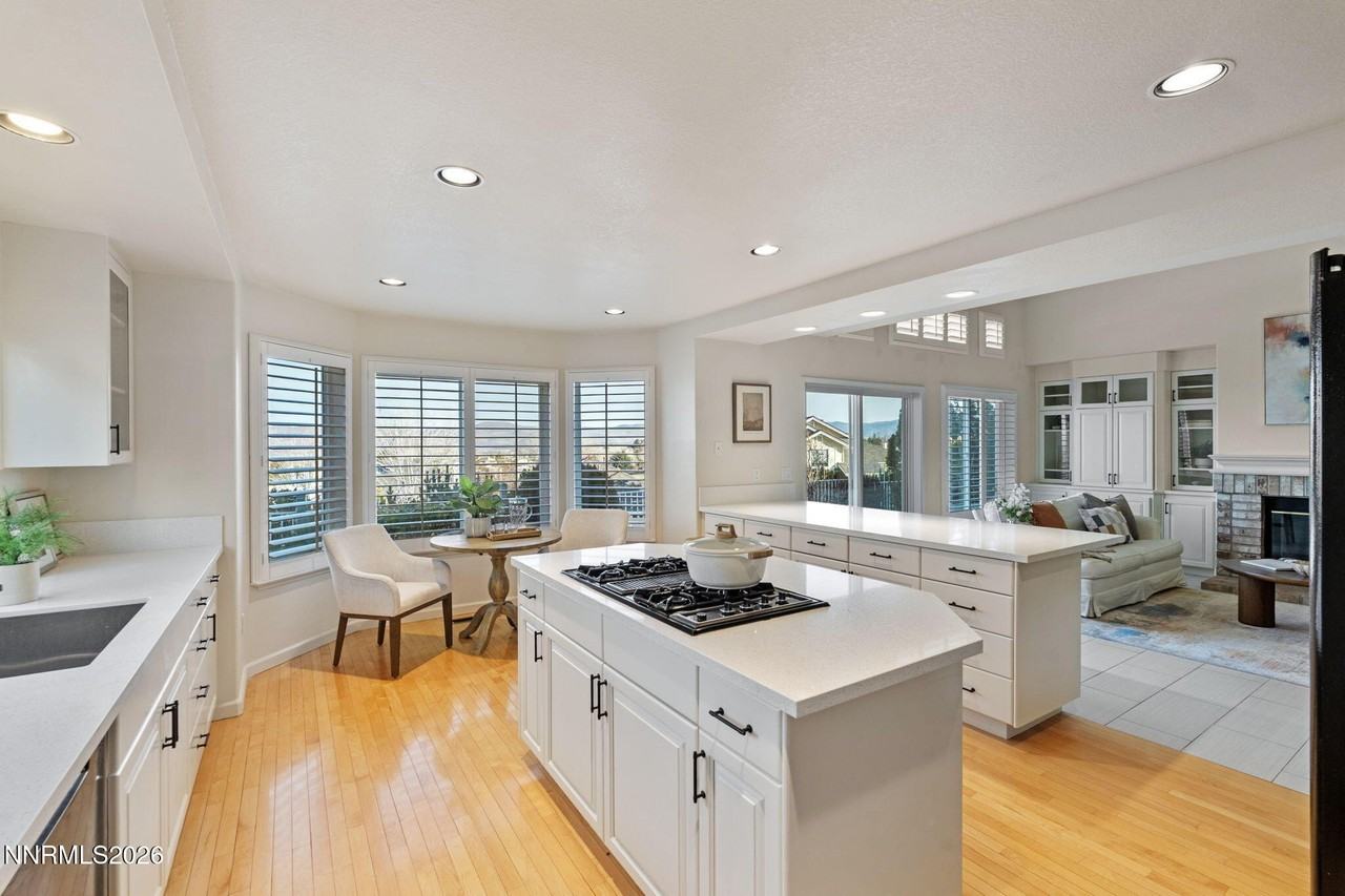 6186 Squires Ln - Photo 6 of 26