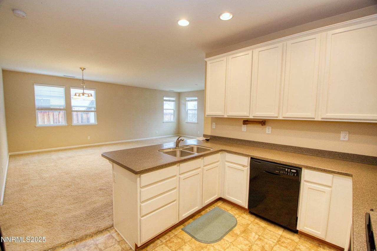 495 Cortono Dr - Photo 4 of 24