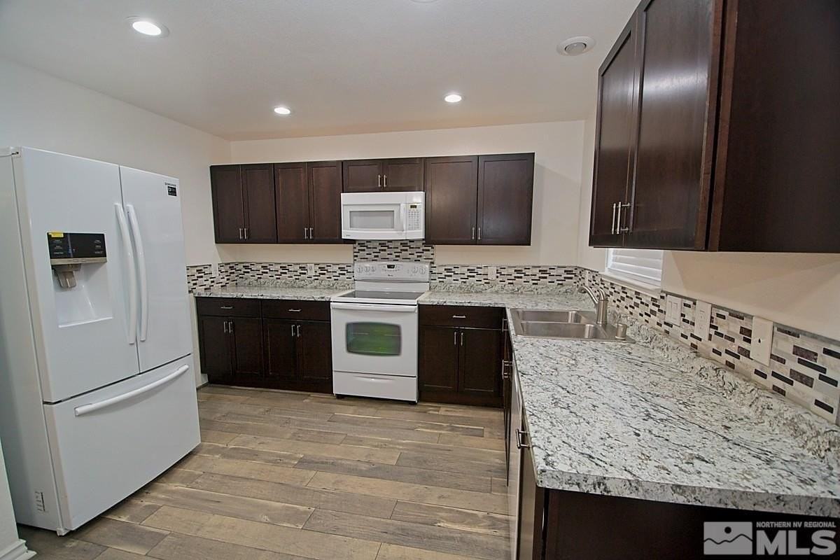13590 Mount Olympus St - Photo 4 of 19