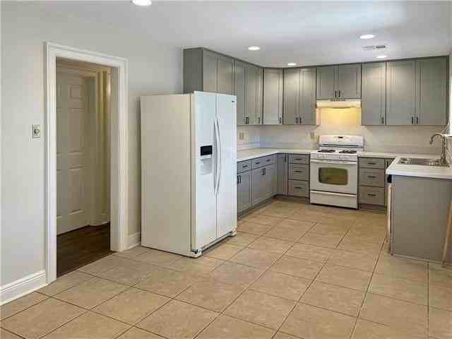 6255 Bellaire Dr - Photo 2 of 9