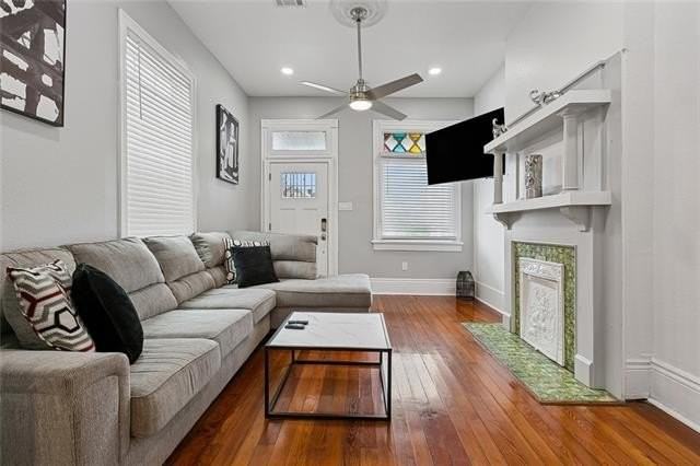 2418 Valence St - Photo 2 of 12
