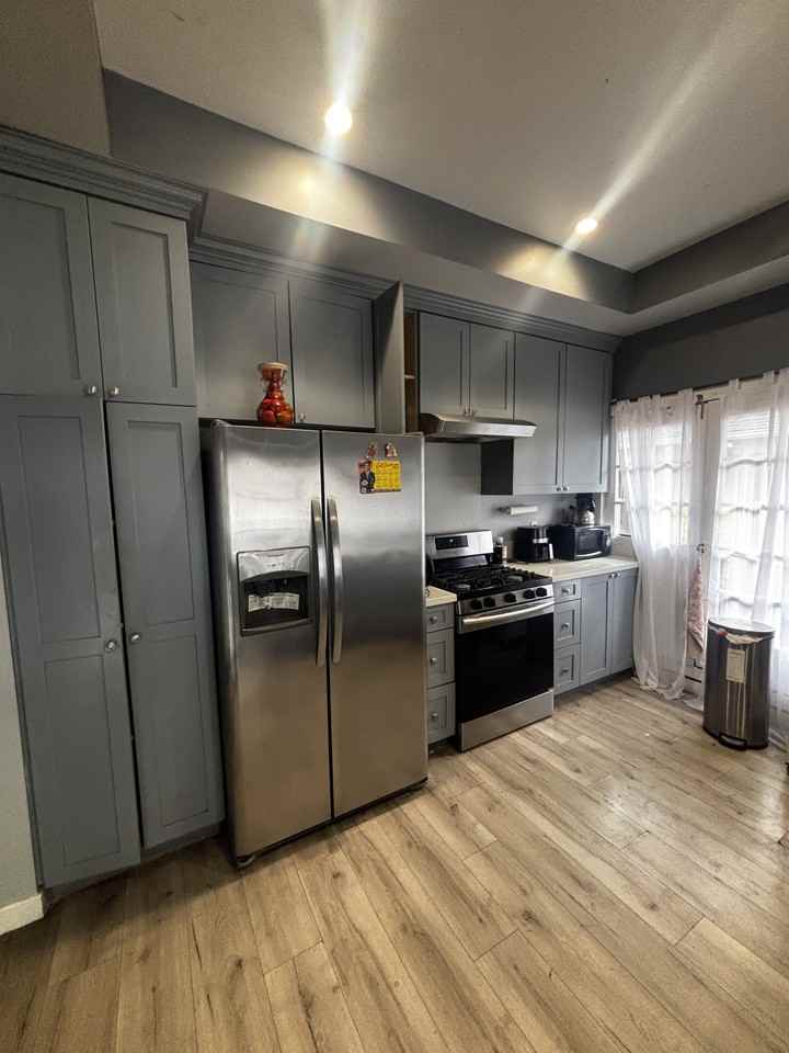 1726 West 22nd Street - Photo 2 of 15