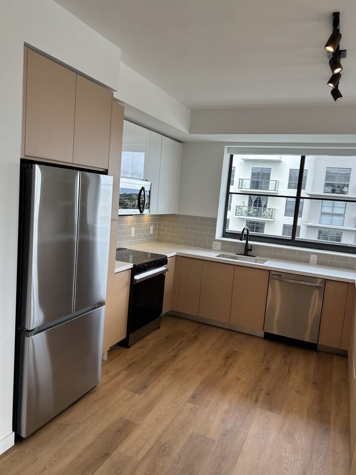 1620 Northeast 124th Street #706 - Photo 5 of 27