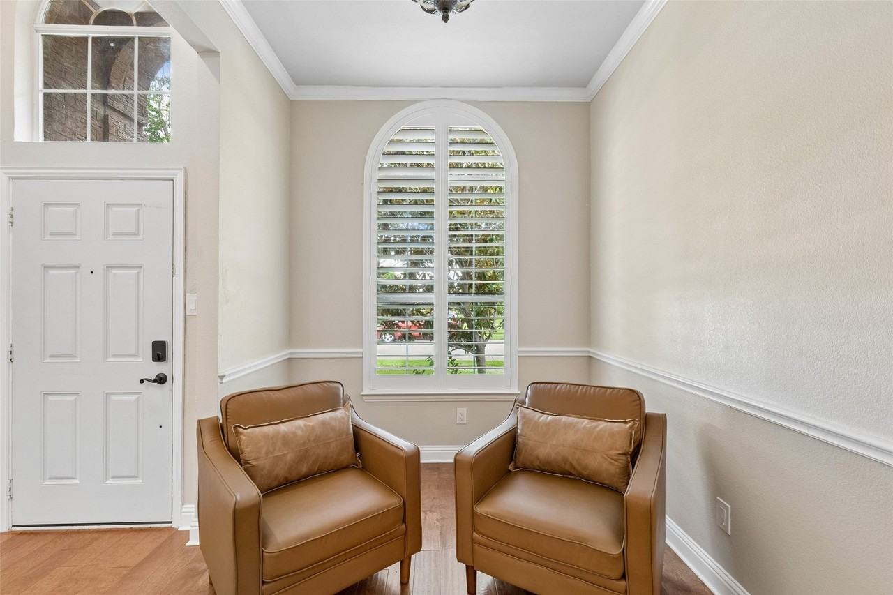 8008 Springmoss Dr - Photo 3 of 23