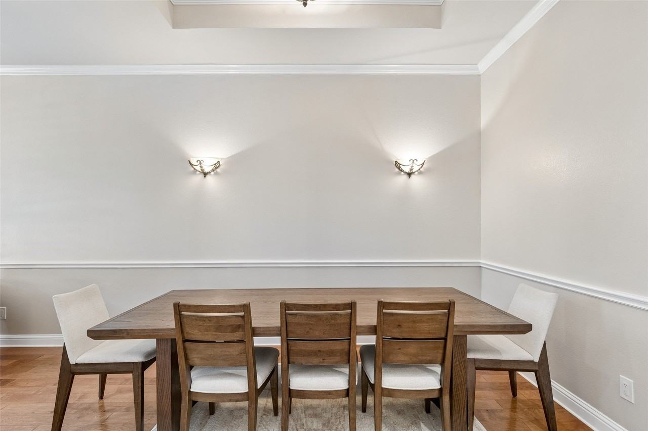 8008 Springmoss Dr - Photo 4 of 23