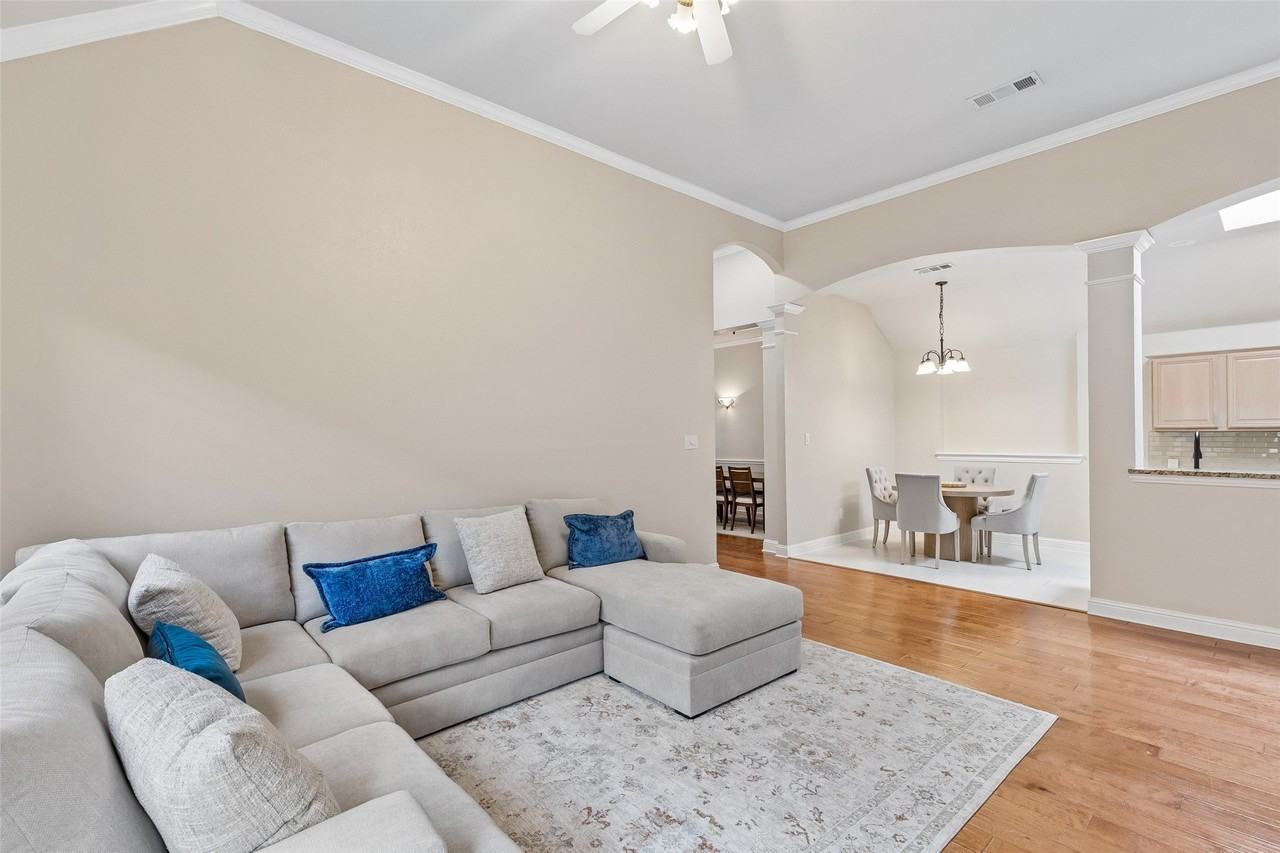 8008 Springmoss Dr - Photo 6 of 23