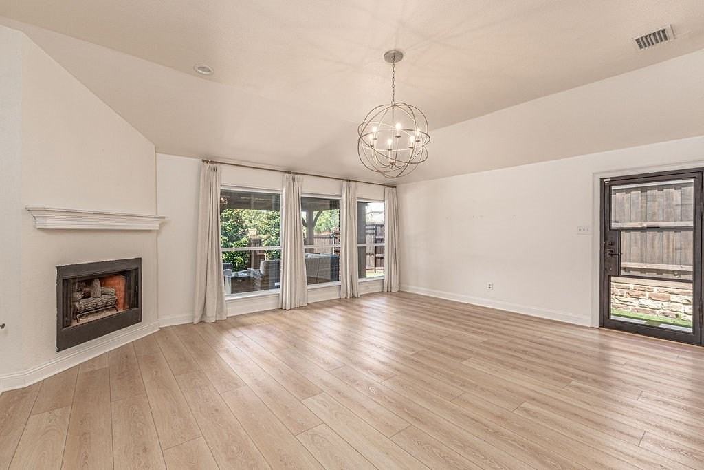 875 Shores Blvd - Photo 7 of 31