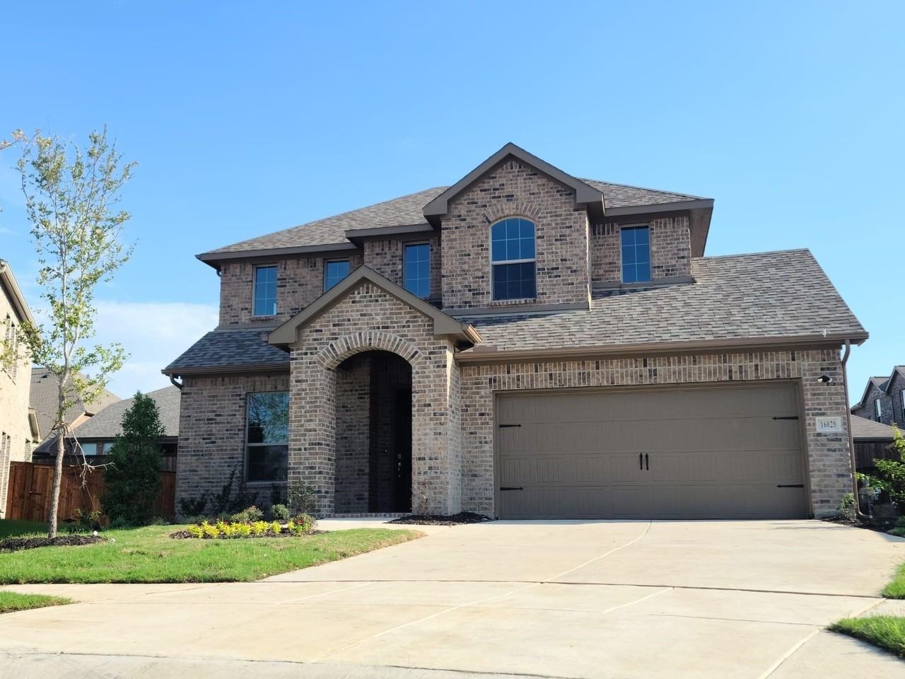 16020 Aquilla Way - Photo 2 of 12