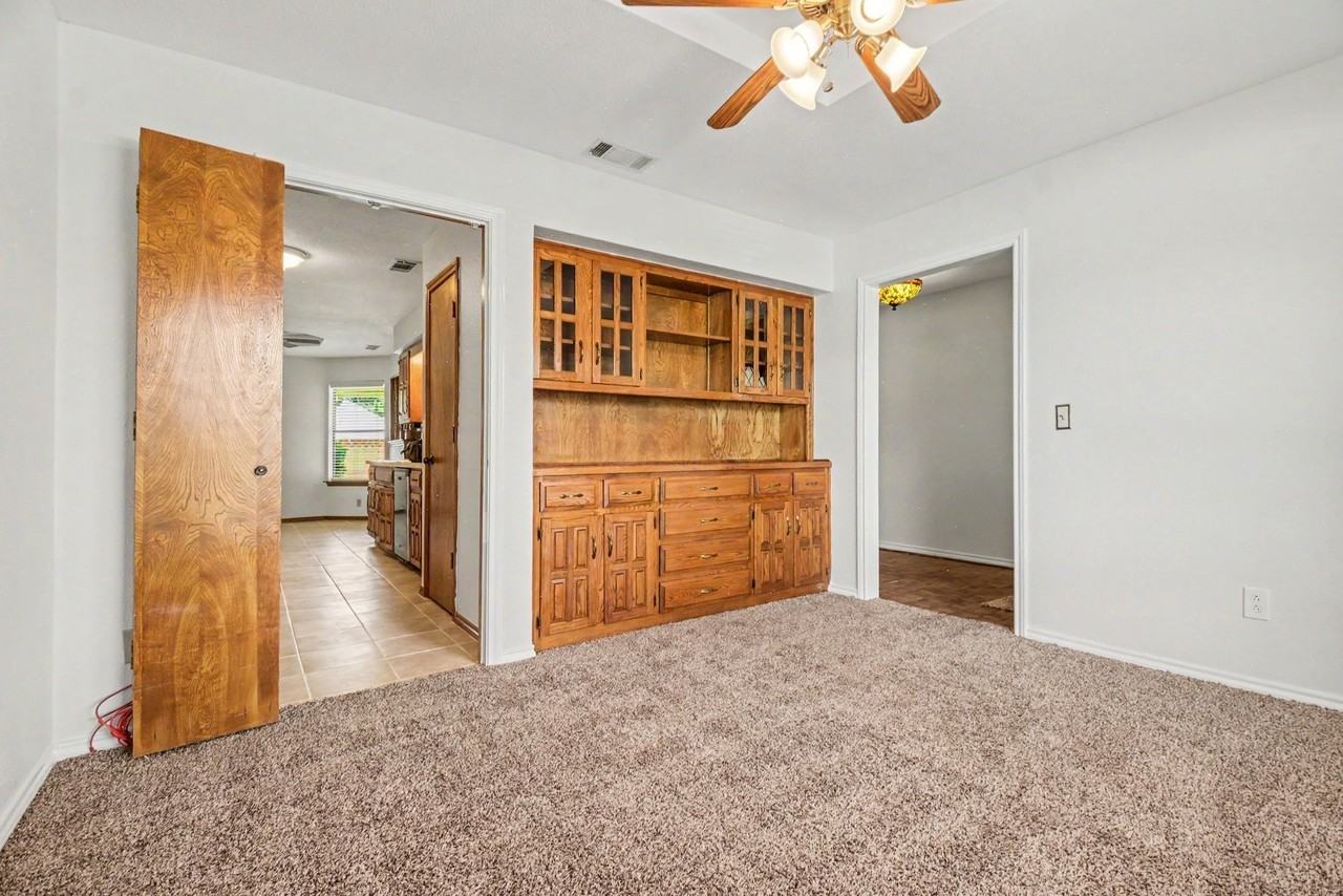2313 Cliffside Dr - Photo 4 of 36