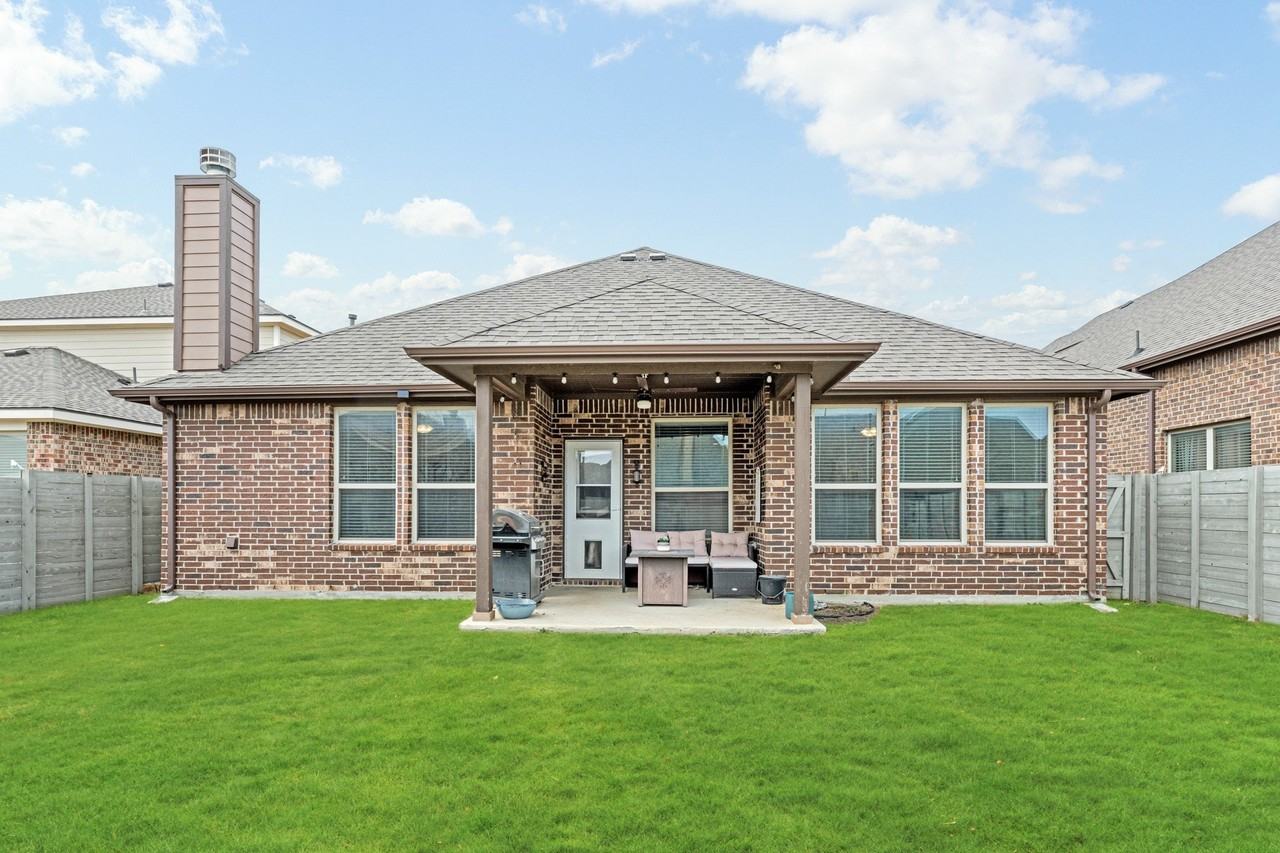 916 Falcon Rd - Photo 4 of 40