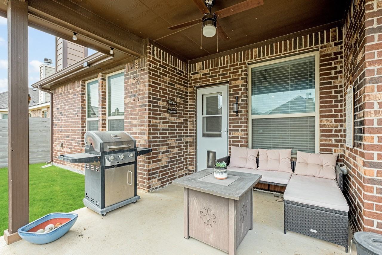 916 Falcon Rd - Photo 5 of 40