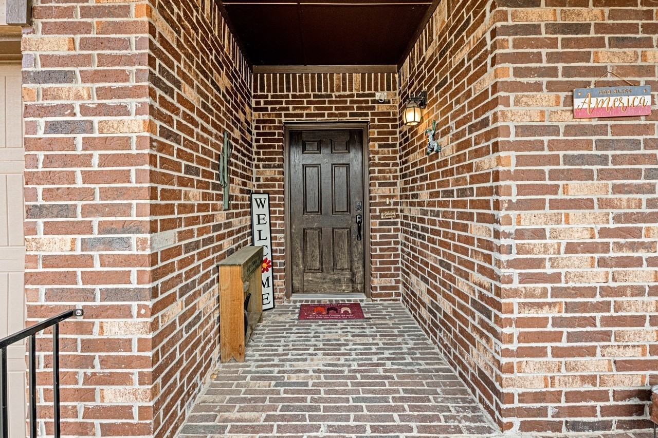 916 Falcon Rd - Photo 6 of 40