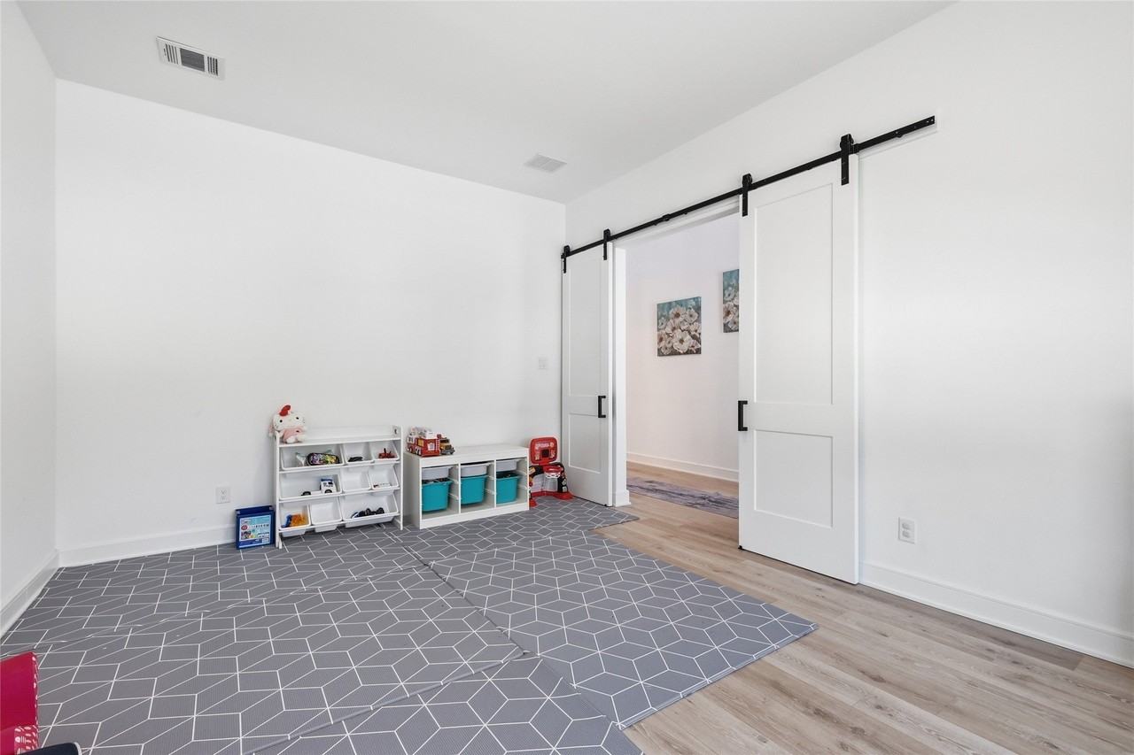 4728 Brockwell Dr - Photo 6 of 37