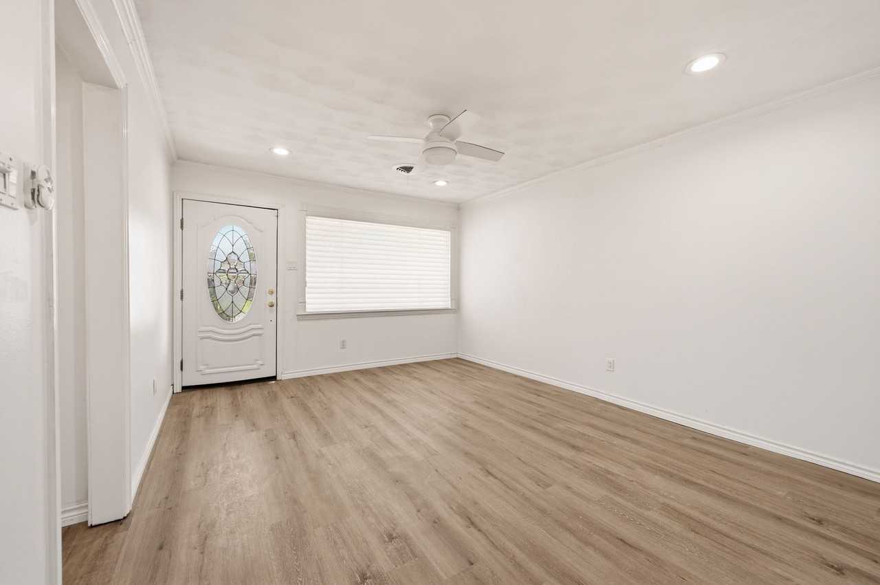 2417 Muret St - Photo 4 of 33