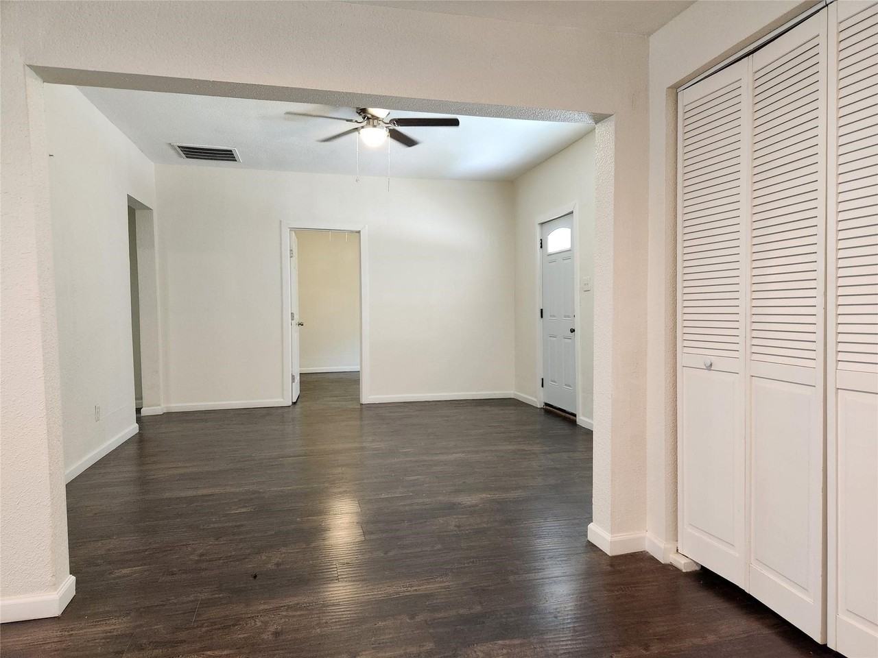 2545 Metropolitan Ave - Photo 5 of 7