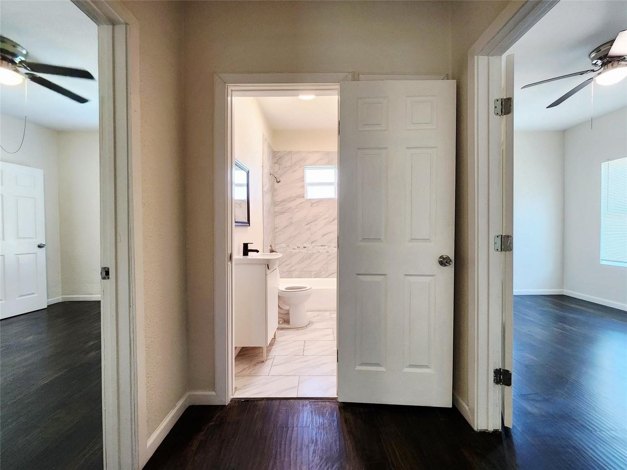 2545 Metropolitan Ave - Photo 6 of 7