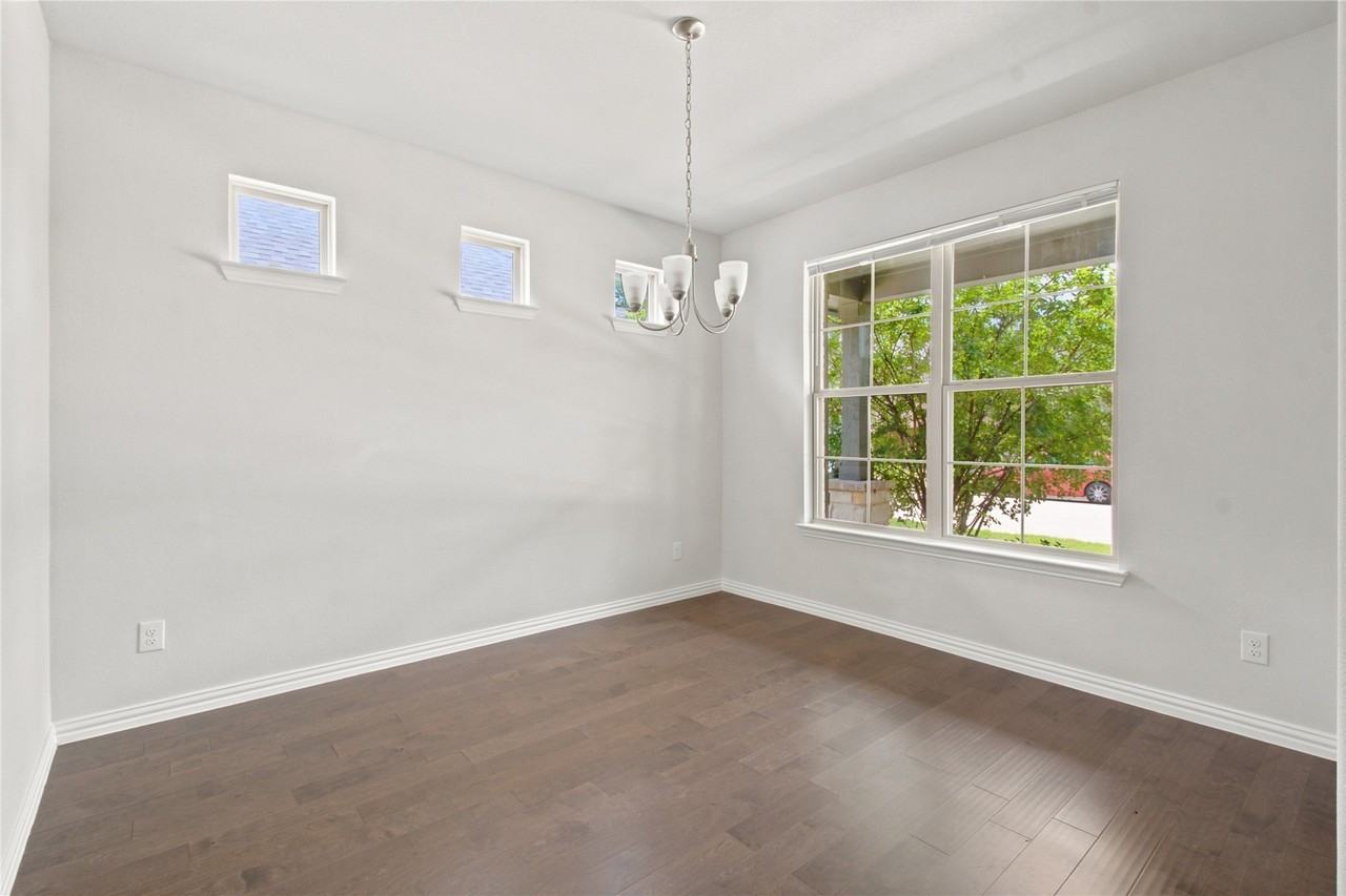 2036 Almassera Dr - Photo 4 of 24