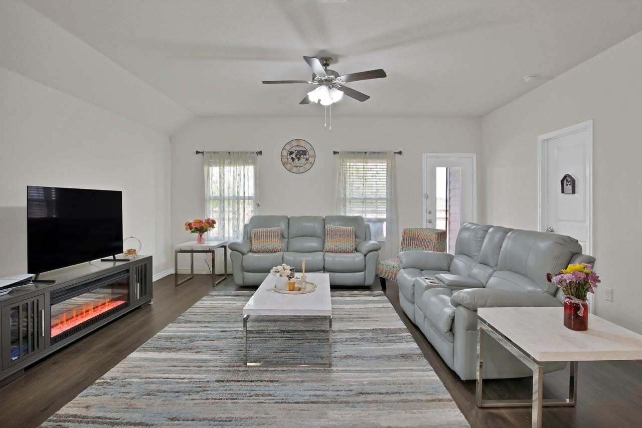 1107 Branding Iron Ln - Photo 2 of 22