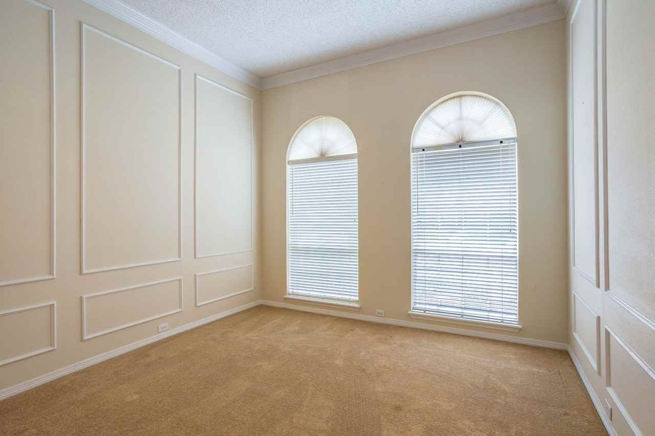1304 Pagewynne Dr - Photo 4 of 23