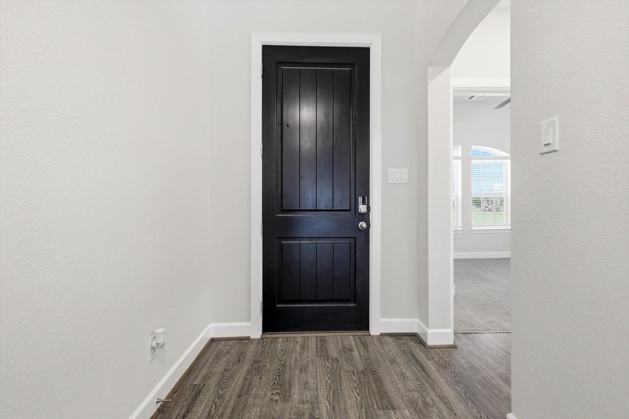1113 15th St - Photo 2 of 39