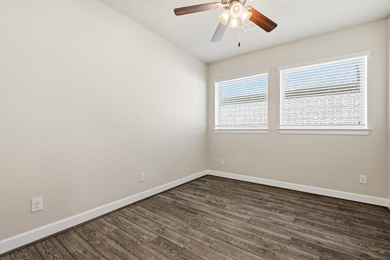 1113 15th St - Photo 6 of 39