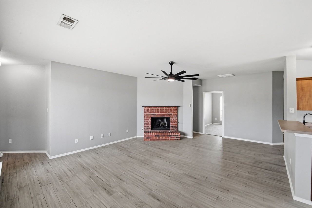 2120 New Holland Dr - Photo 3 of 34